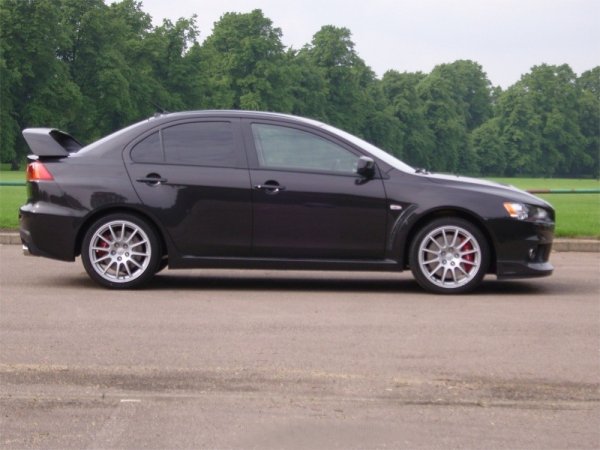 Evolution X GSR FQ-360 тежи едва 1560 кг. 